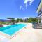 Villa MAGNIFICA with pool