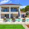 Villa MAGNIFICA with pool