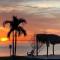Condo less than 5 min from Airport with Sunset Views