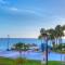 Condo less than 5 min from Airport with Sunset Views