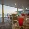 Condo less than 5 min from Airport with Sunset Views