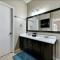 Pet Friendly Modern 3BR 25BA Nearby Park &Trail - Smoke