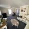 Eastcliffe Penthouse, 2 beds & bathrooms with parking