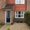 KB21 Attractive 2 Bed House, pets/long stays with easy links to London, Brighton and Gatwick - Roffey