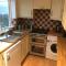 KB51 Charming 2 bed house in Horsham, pets very welcome and long stays with easy access to London, Brighton and Gatwick