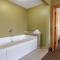 Quality Inn & Suites Warren