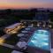 V Luxury Suites
