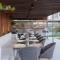 V Luxury Suites