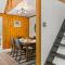 The Gingerbread House: 4 BR chalet, w/ Sunroom/Deck, sleeps 12, modern amenities