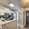 Hinesville Condo Grill, 4 Mi to Fort Stewart