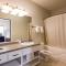 Bay Colony 774 - Upper
