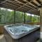 The Chariot - Creek Front with HotTub, Fire Pits, Billiards, EV Charger - Sandalwood Stays