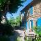 Les Volets Bleus Provence