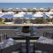 Sea Breeze Santorini Beach Resort, Curio By Hilton - 佩里沃罗