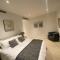 Marvelous 3 Bed Penthouse in KewBridge - Londýn