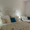 Apartment with swimming pool