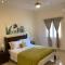 Lovely 2 Bedroom Apartment in Quiet Neighborhood!