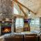 2 Person Jacuzzi Spa w Creekside Firepit