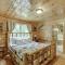 Private Luxury Cabin w Pool Table and Firepit - Cornelia