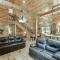 Private Luxury Cabin w Pool Table and Firepit