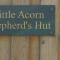 Little Acorn - Luxury shepherd's hut / lodge with private hot tub and garden - Llanfyllin