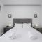 Lush Emerald apt steps from Acropolis & Plaka! - Athènes