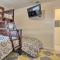 Pet-Friendly Home with Deck 1 Mi to Canyon Lake Fun