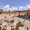 Bullhead City Oasis with Fire Pit and Mtn View! - 布尔海德市