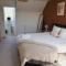 Queensize private room - en suite and free parking - Silverdale