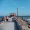 Sun Splashed Condo! Steps to Beach and 2 Pools Galveston Island - 加尔维斯敦