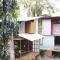 The Mimosas - Beautiful Unique Container Homes with Pool