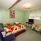 The Charming Hideaway-2 Beds-3 people In Hide-out Private Hidden Bedroom - 阿伯茨福德