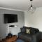 Numero Uno Detached Aparthouse 7 BR Hot Tub Wifi Parking Contractors and Group Friendly