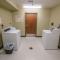 B204 One Bedroom Lake View - Oakland
