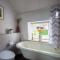 Climbing Rose Cottage - Dog Friendly - Peaceful Cotswold Cottage