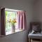 Climbing Rose Cottage - Dog Friendly - Peaceful Cotswold Cottage