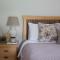 Climbing Rose Cottage - Dog Friendly - Peaceful Cotswold Cottage