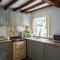 Climbing Rose Cottage - Dog Friendly - Peaceful Cotswold Cottage