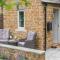 Climbing Rose Cottage - Dog Friendly - Peaceful Cotswold Cottage