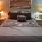 PRIVATE HOT TUB, POOL BBQ fenced retreat, a mile walk from beaches pet Friendly
