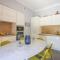 Cosy Loft tarif avec 1 ou 2 chambres 2 ou 4 personnes, vue parc et piscine