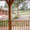 Twin Owls Lodge, Great for families Master bedroom, Loft, full kitchen, Dogs OK