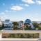 A Wave From It All by Oak Island Accommodations - أوك آيلاند