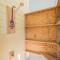 A Wave From It All by Oak Island Accommodations - أوك آيلاند