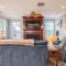 A Wave From It All by Oak Island Accommodations - أوك آيلاند