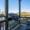 A Wave From It All by Oak Island Accommodations - أوك آيلاند