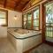 Luxury Riverside Estate - 3BR Home or 1BR Cottage or BOTH - Sleeps 14 - Swim, fish, relax, refresh - أندرسون