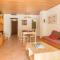 Appartement T2 avec jardin, accès facile aux remontées et centre commercial à La Salle-les-Alpes - FR-1-330F-86