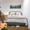 Bild Modern Studio good located Balcony King Bed