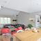 Ruime woning met grote omheinde tuin